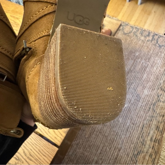 UGG Women's Leahy ankle boot in chestnut suede. Western block Heel Bootie - Picture 10 of 13